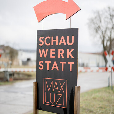 Schild Maxluzi Schauwerkstatt