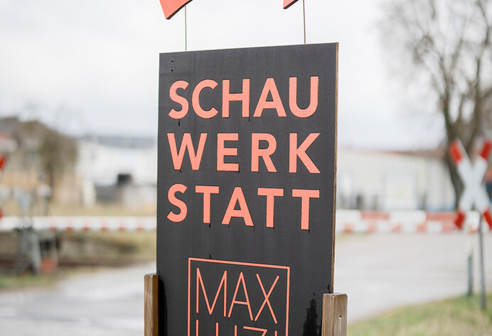 Schild Maxluzi Schauwerkstatt
