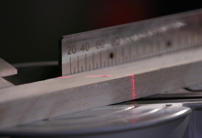 Abmessung der Schnittlinie mit Laser