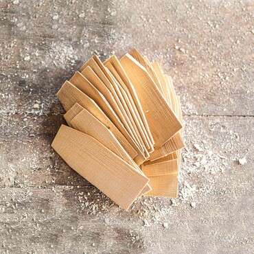 Fertige Holzschindeln auf einem Haufen