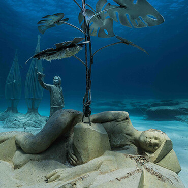 Künstlicher Baum im Unterwassermuseum Musan