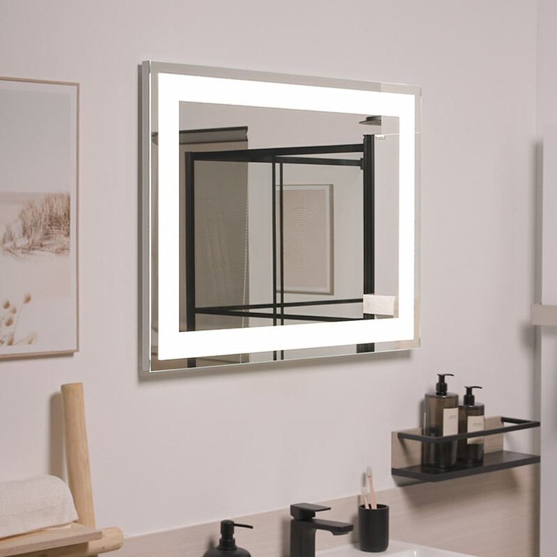 Leuchtspiegel mit LED-Rahmen im Badezimmer
