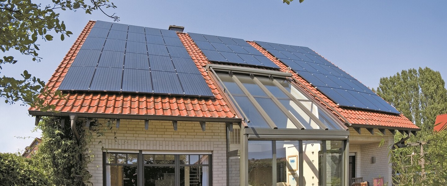 Einfamlienhaus mit Solaranlage auf dem Dach