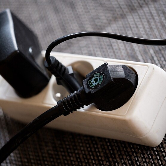 Kabel in Mehrfachsteckdose