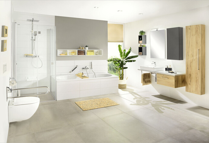 Badezimmer mit farblichen Wandkacheln