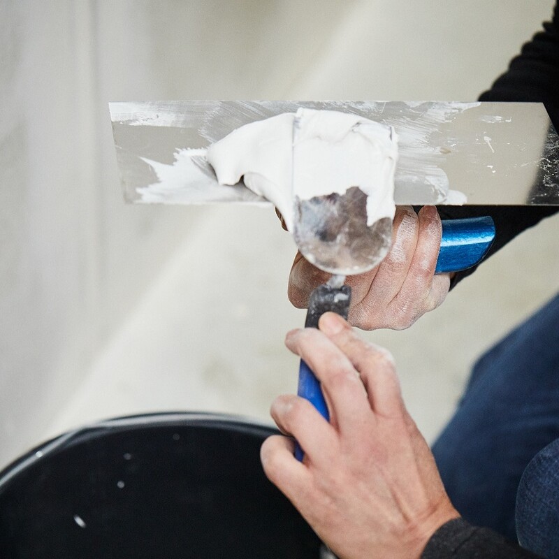 Bauhaus Workshop - Wandverkleidung mit Gipskartonplatten: Spachtelmasse aufbringen